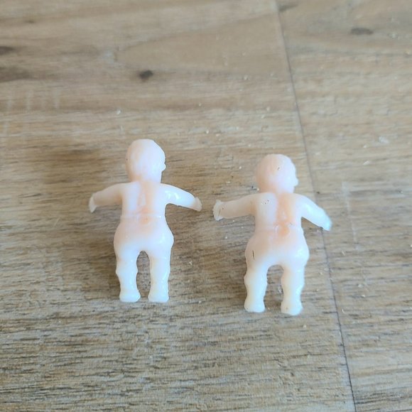 Vintage plastic miniature baby dolls. - Picture 2 of 3